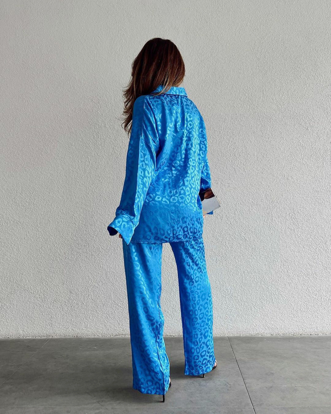 Conjunto camisa y pantalón raso leopardo - Image 8